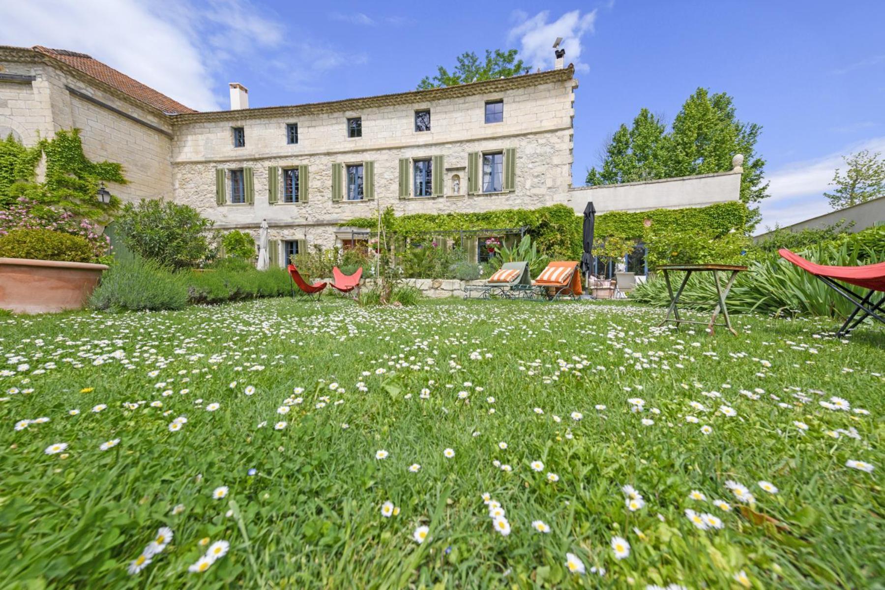 Bastide De Bellegarde Bed & Breakfast Avignon Bagian luar foto
